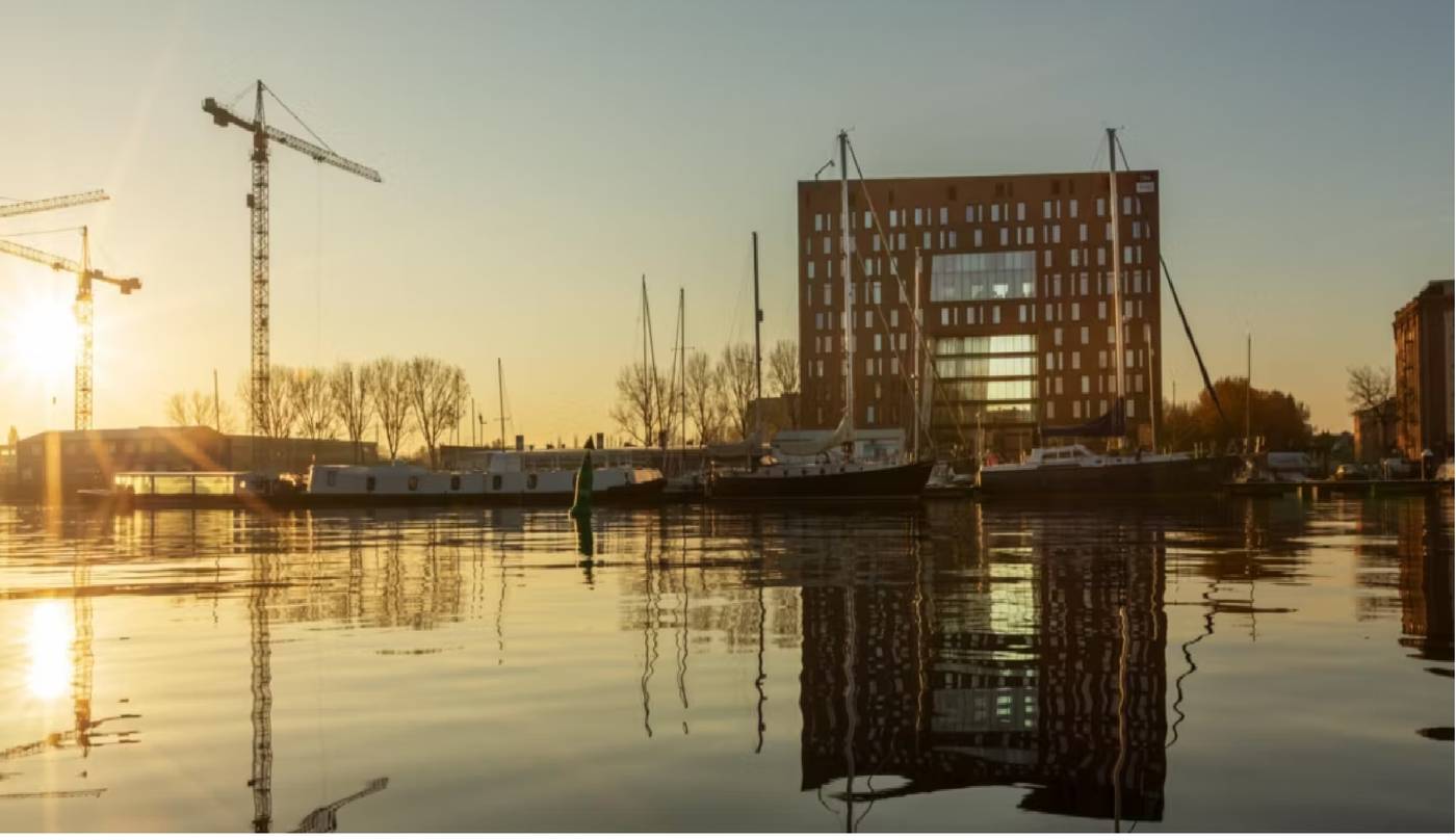 Holiday-Inn---the-niu--Fender-Amsterdam-General-view-7