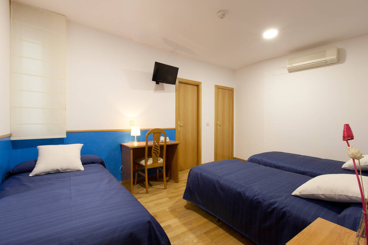 Hostal-Montaloya-Room-11