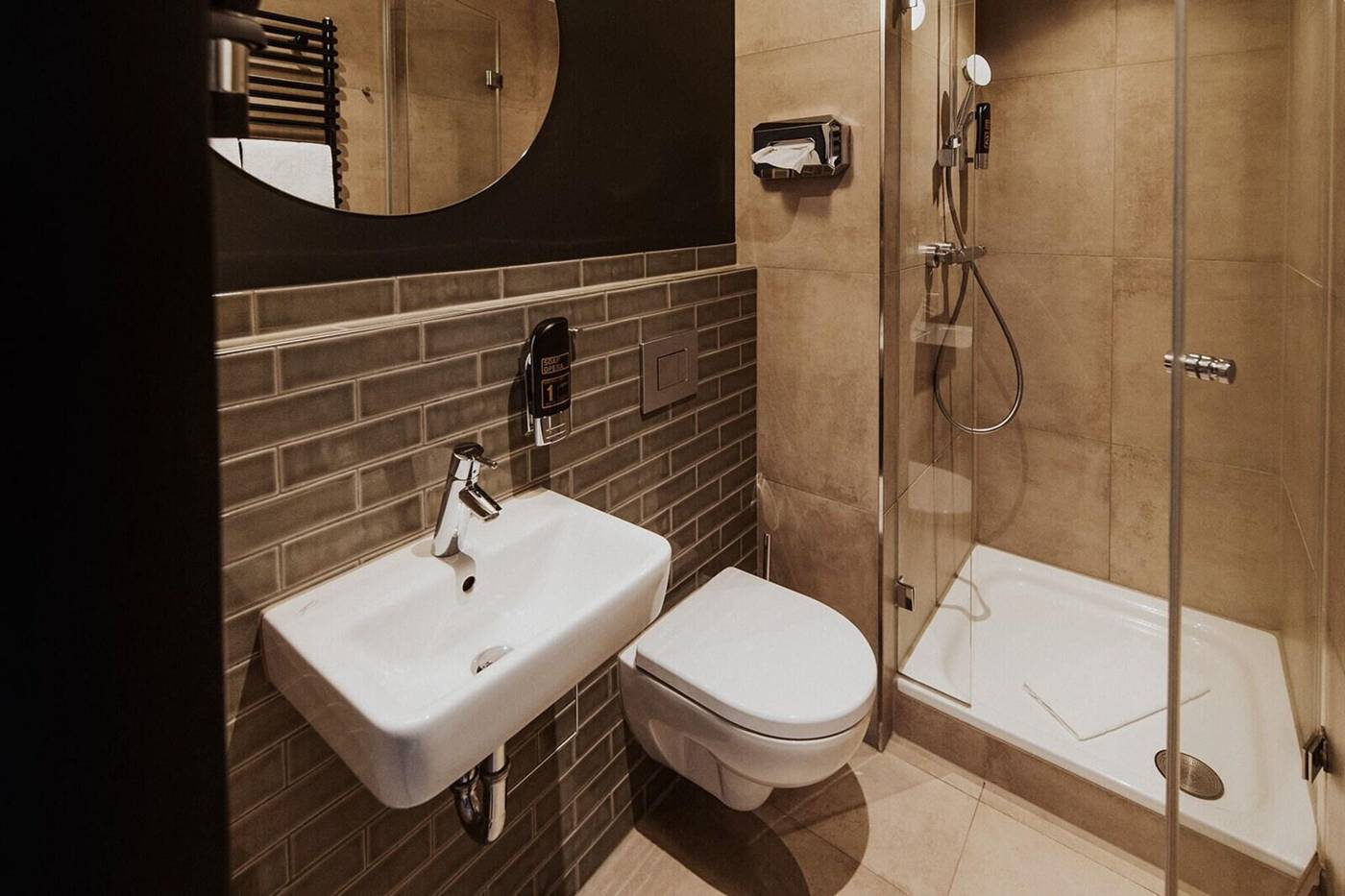 Schulz-Hotel-Berlin-Wall-At-The-East-Side-Gallery-Room-37