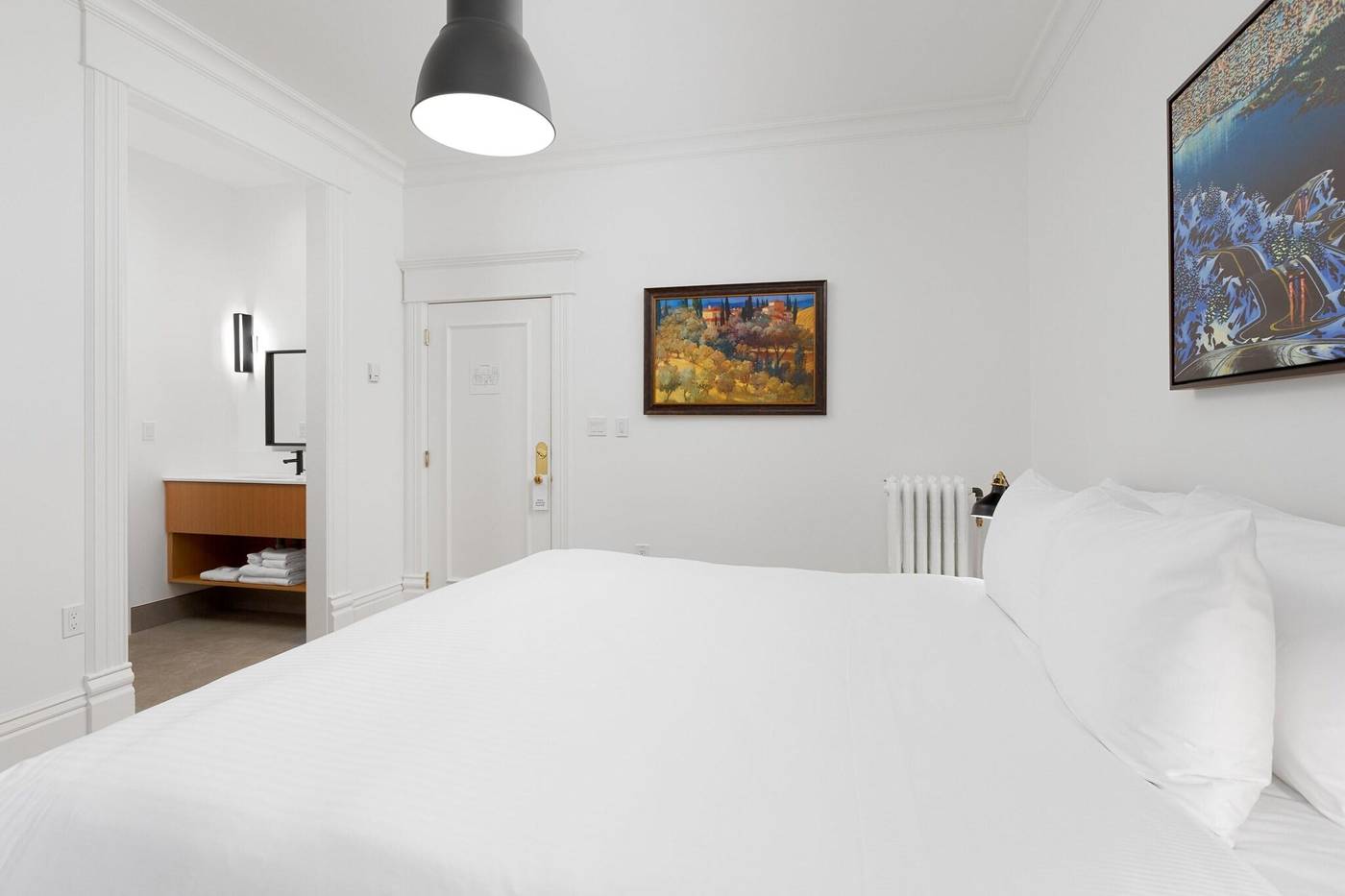 Victorian-Hotel-Vancouver-Room-35