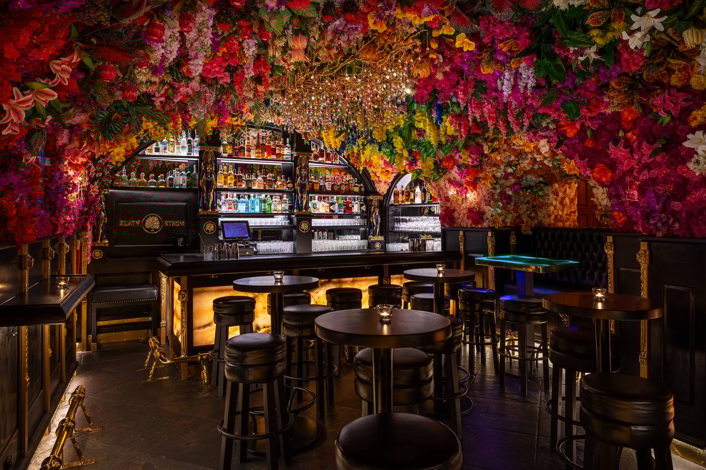 Hotel-U-Zlateho-Stromu-Prague-by-BHG-Bar-16