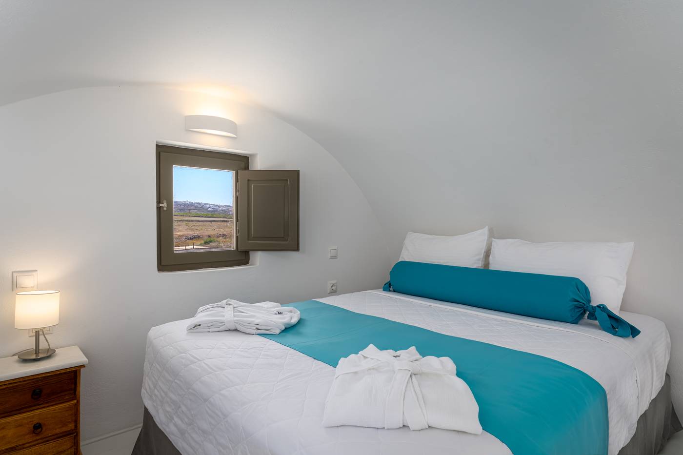 En-Plo-Boutique-Suites---Oia-Santorini-Room-42