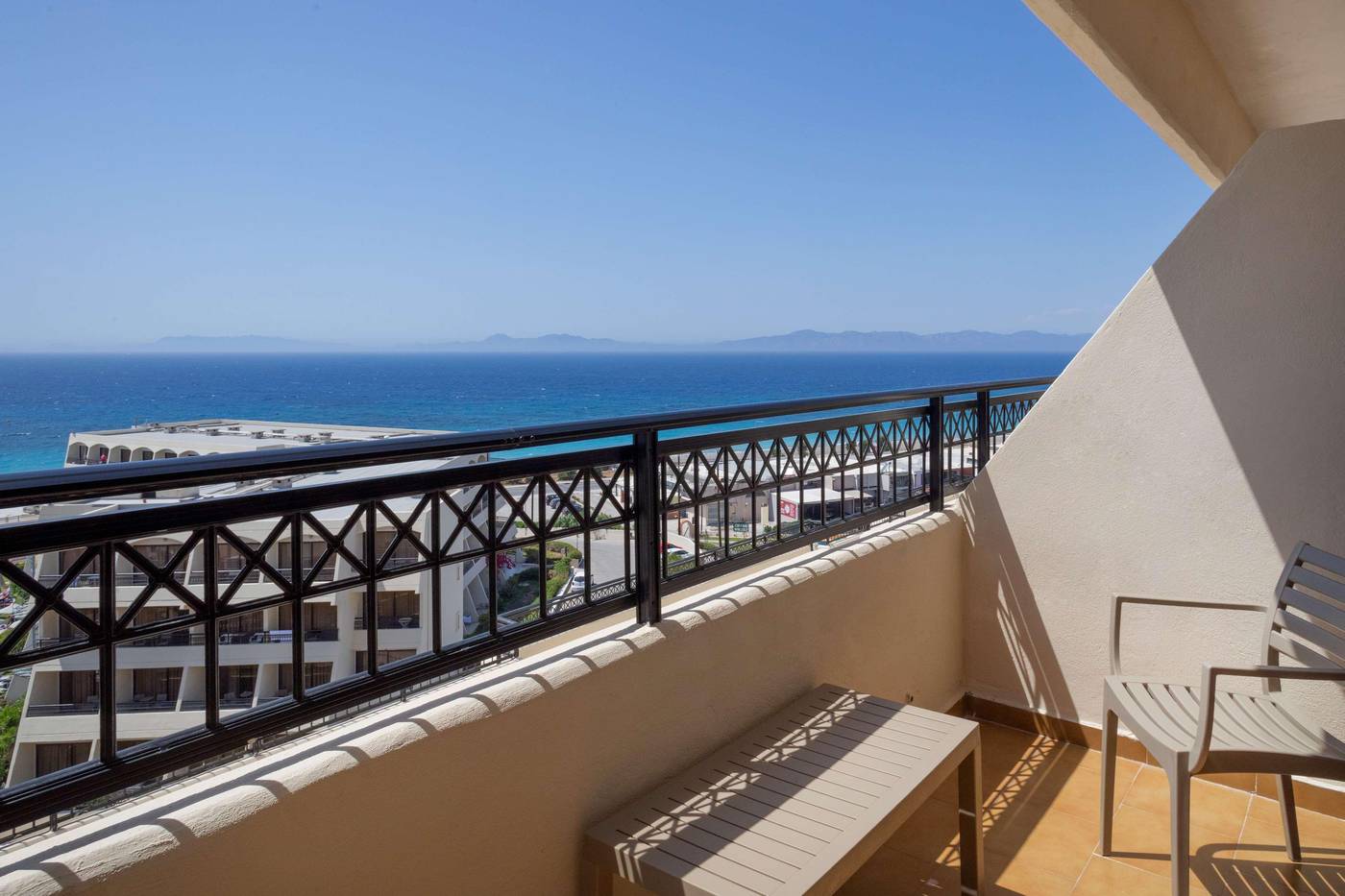 Sol-Cosmopolitan-Rhodes-Room-74