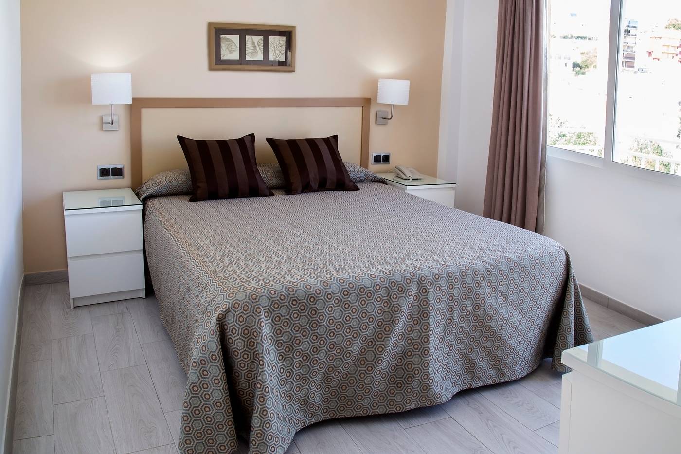 Ecuador-Park-Room-11