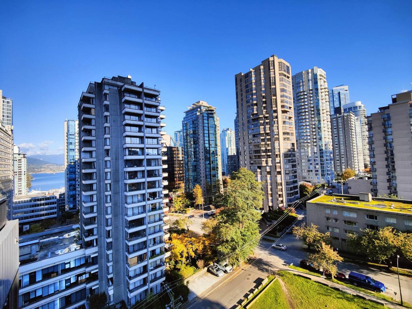 Divya-Sutra-Suites-on-Robson-Downtown-General-view-44