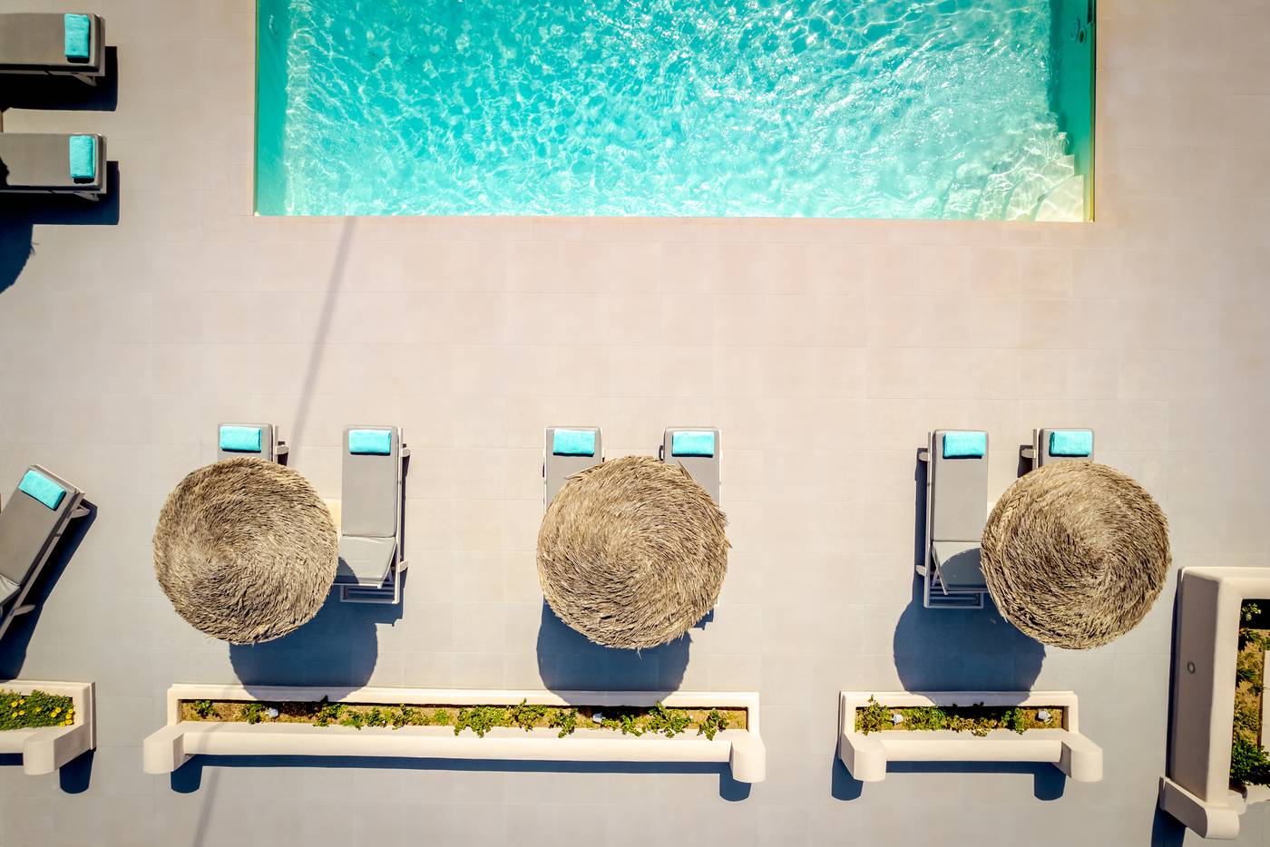 En-Plo-Boutique-Suites---Oia-Santorini-Pool-17