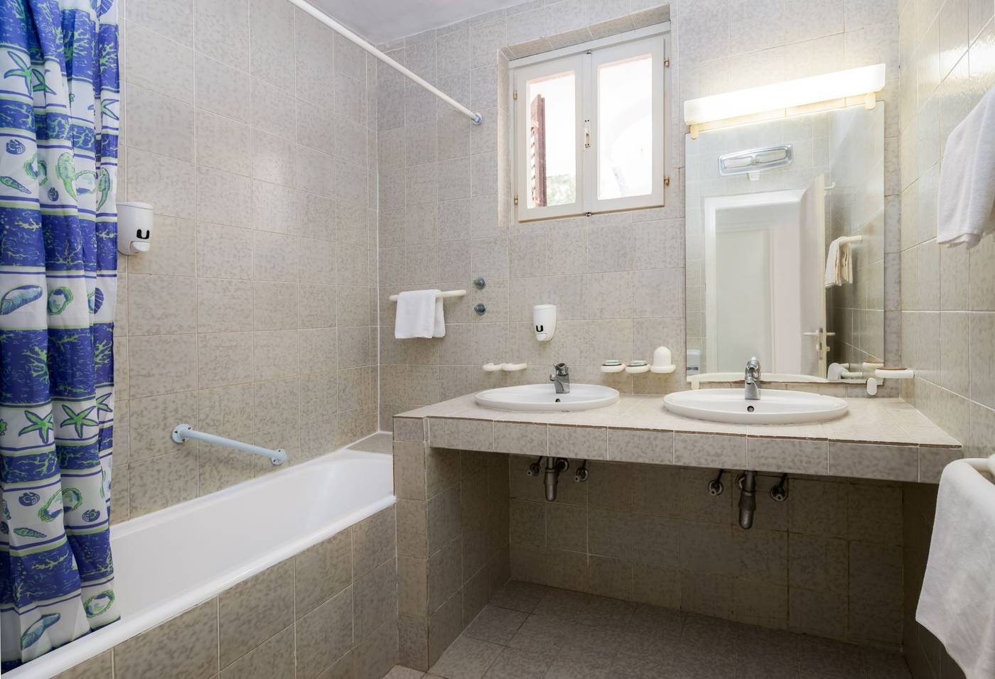 Adriatiq-Resort-Fontana-Deluxe-Room-38