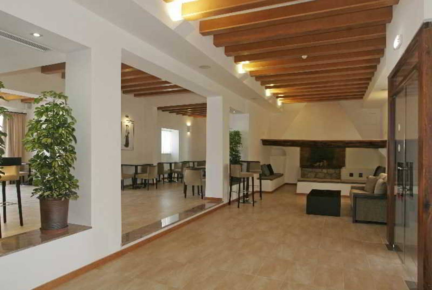 Sirenis-Hotel-Club-Siesta-Lobby-13