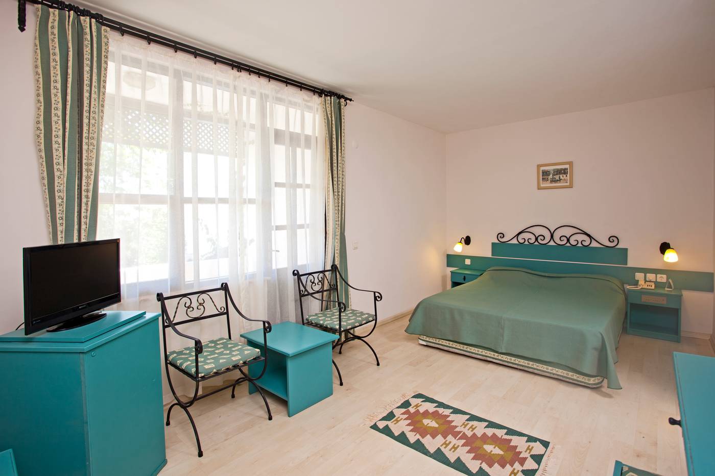 Club-Hotel-Titan-Room-11