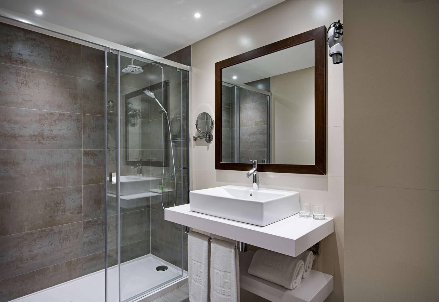 NH-Paseo-de-la-Habana-Room-39