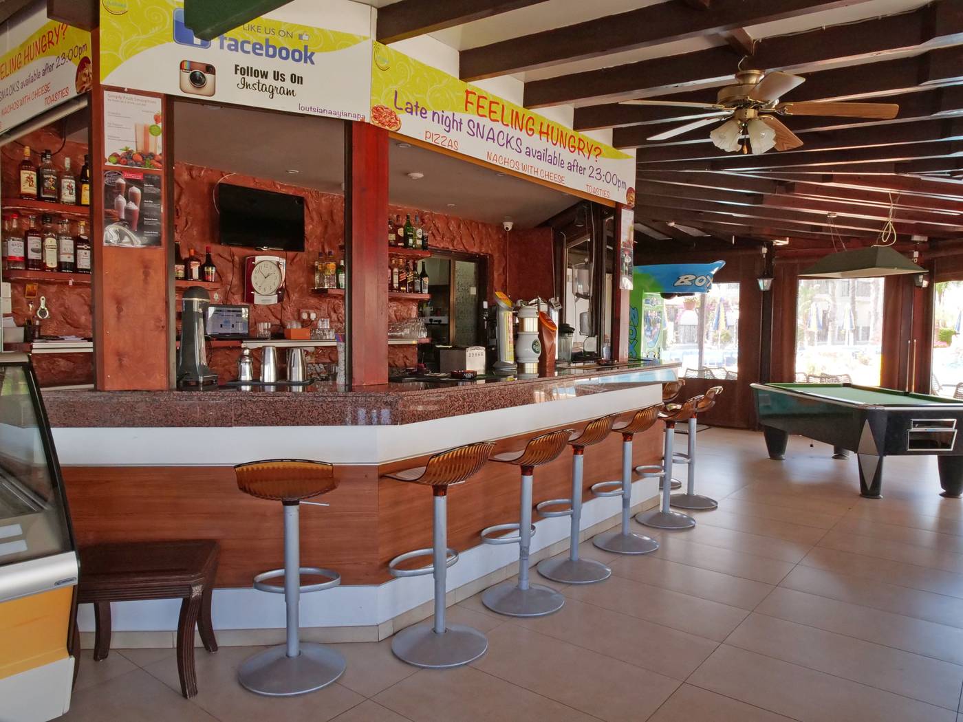 Loutsiana-Hotel-Apartments-Bar-52