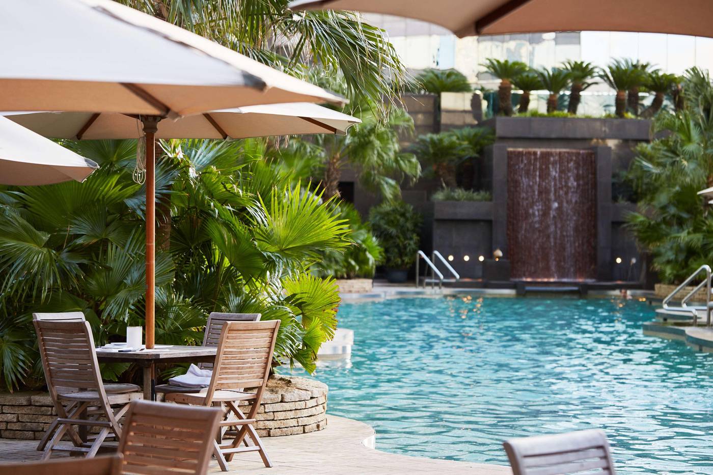 Grand-Hyatt-Hong-Kong-Pool-2