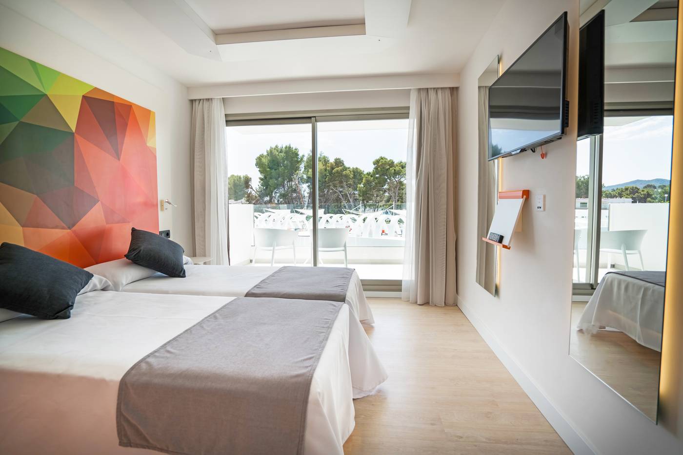 THB-Naeco-Ibiza-Class-Room-24
