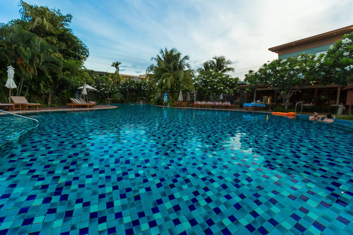 Metadee-Concept-Hotel-Pool-2