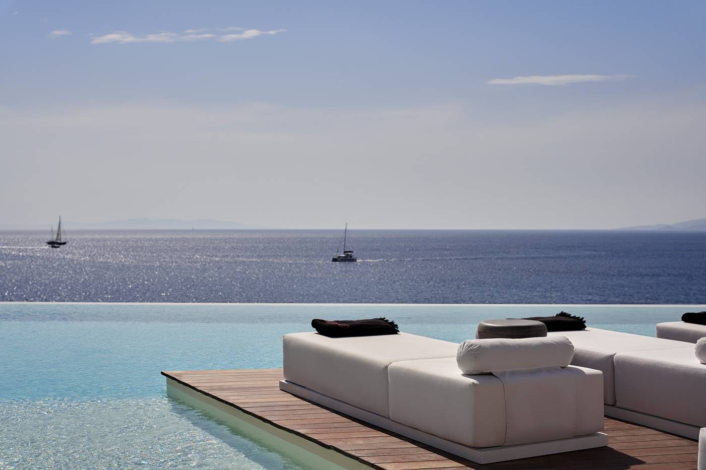 Kouros-Hotel---Suites-Pool-11