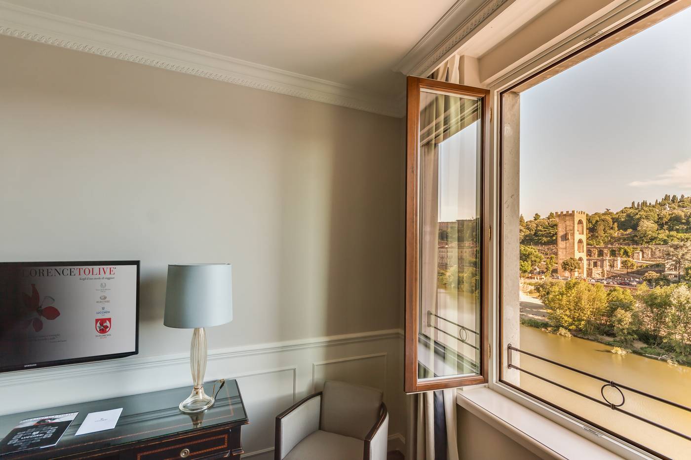 Plaza-Lucchesi-Room-39