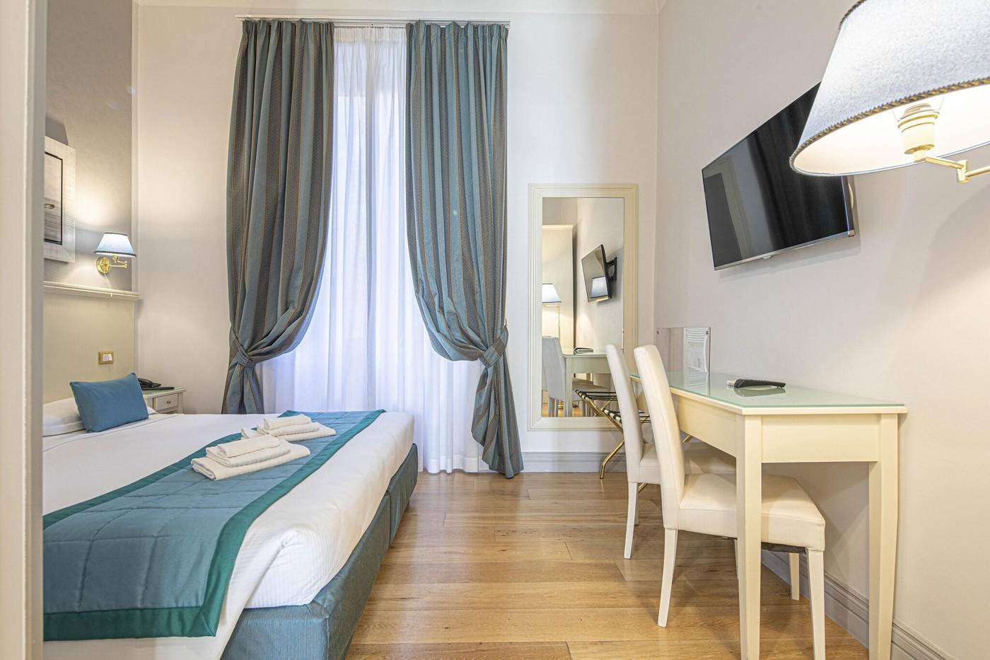 Domus-Castrense-Room-3