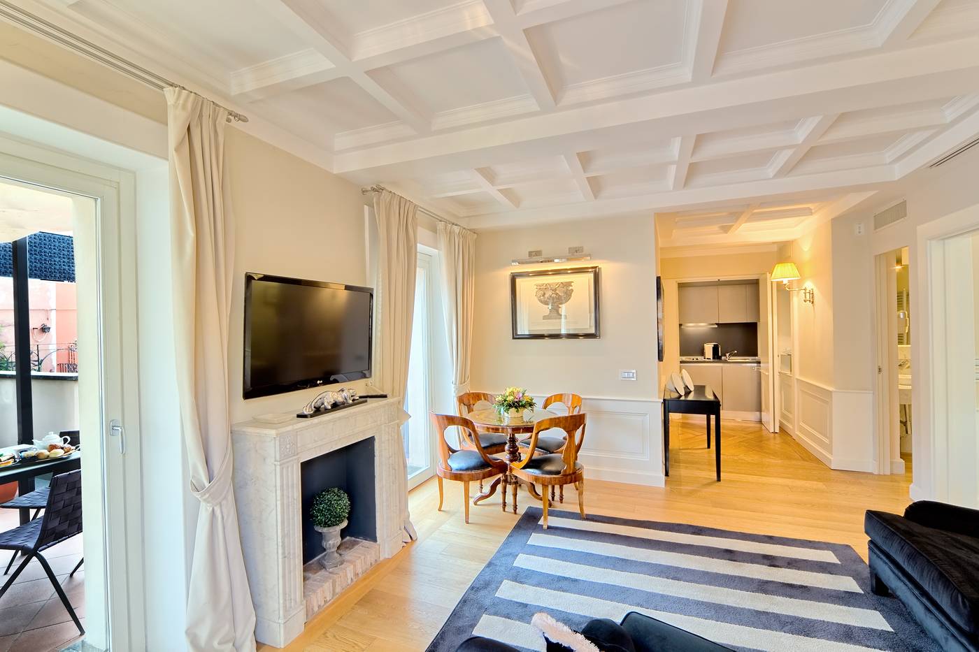 Trevi-Palace-Luxury-Inn-Room-4