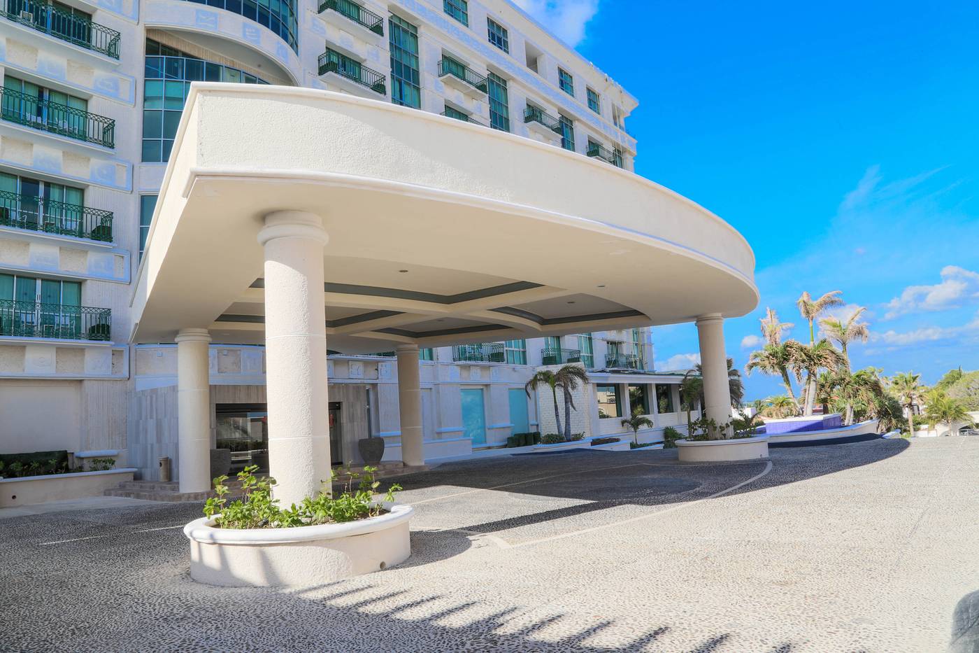 Sandos-Cancun-Lifestyle-Resort---Adults-Recommended-Lobby-6