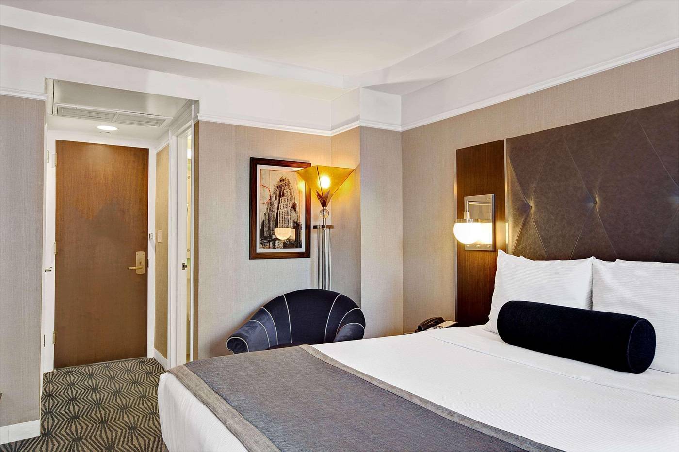 New-Yorker--A-Lotte-Hotel-Room-31
