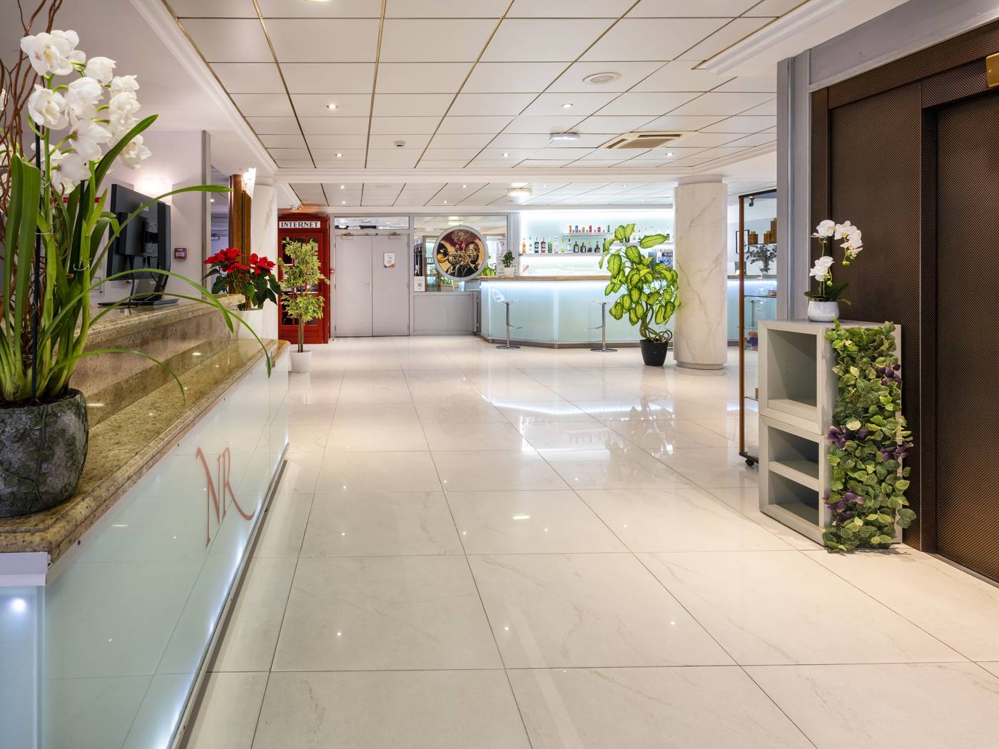 Nice-Riviera-Lobby-26