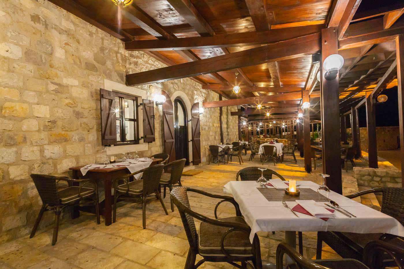 Kulla-e-Balshajve-Restaurant-38