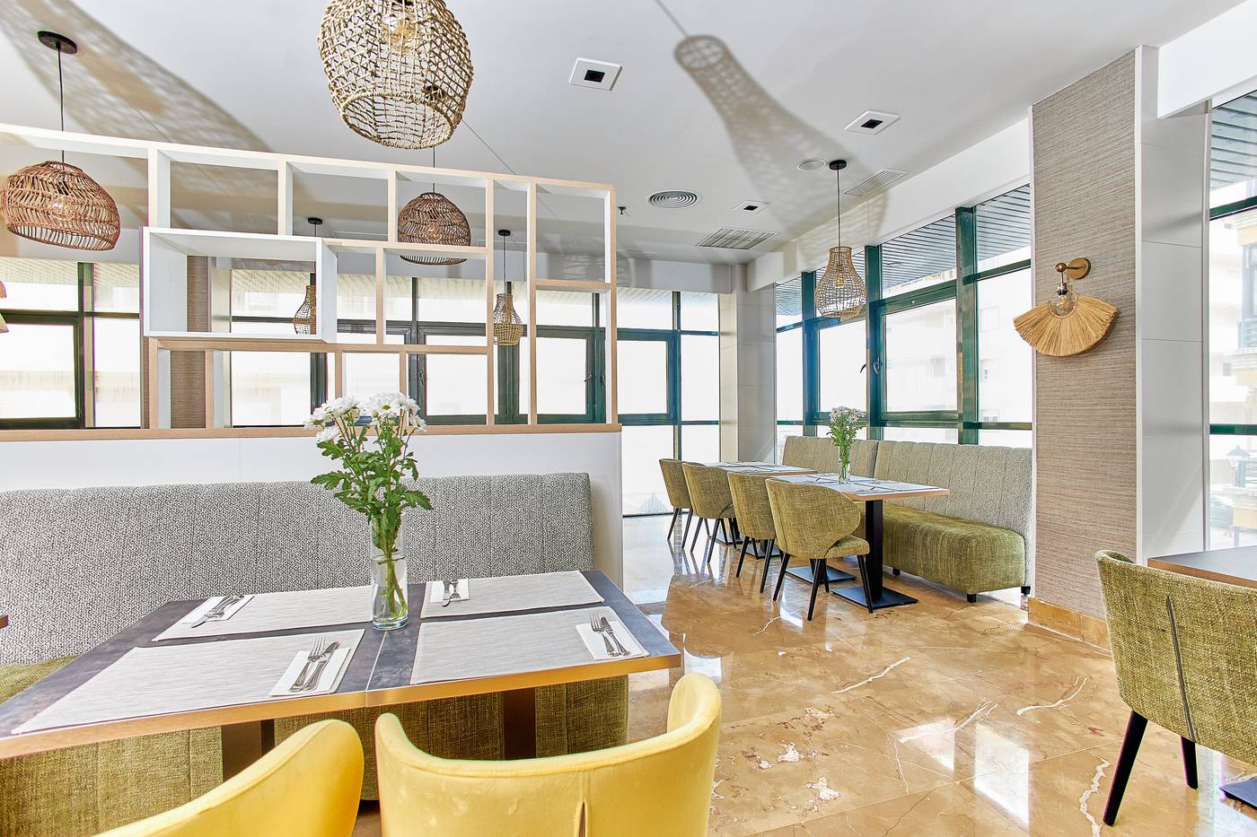 Leonardo-Hotel-Fuengirola-Costa-del-Sol-Restaurant-37