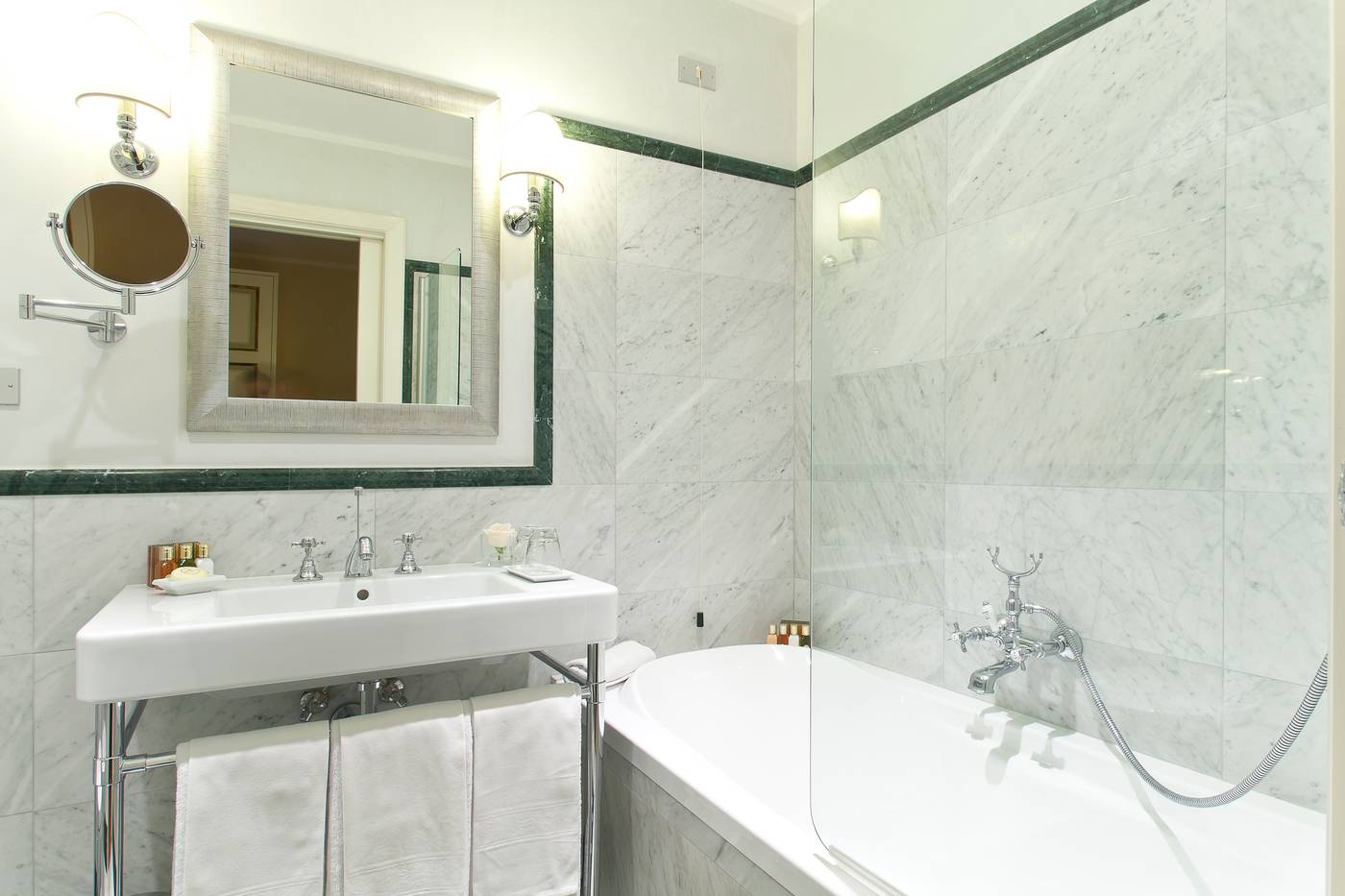 Donna-Camilla-Savelli-Room-38