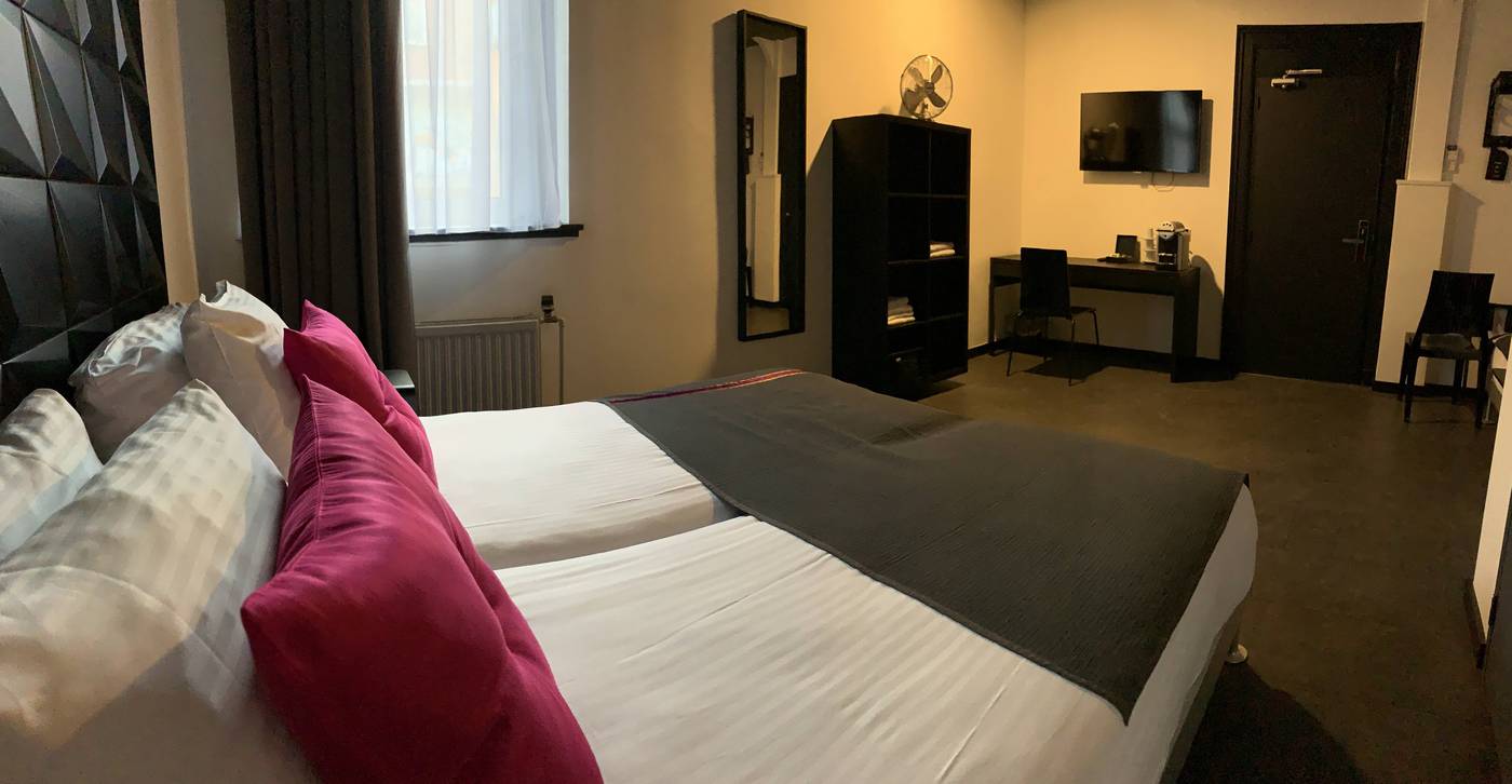 Hotel-de-Looier-Room-17