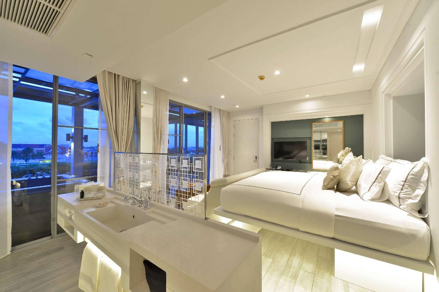 Riva-Arun-Bangkok-Sports-and-Entertainment-6