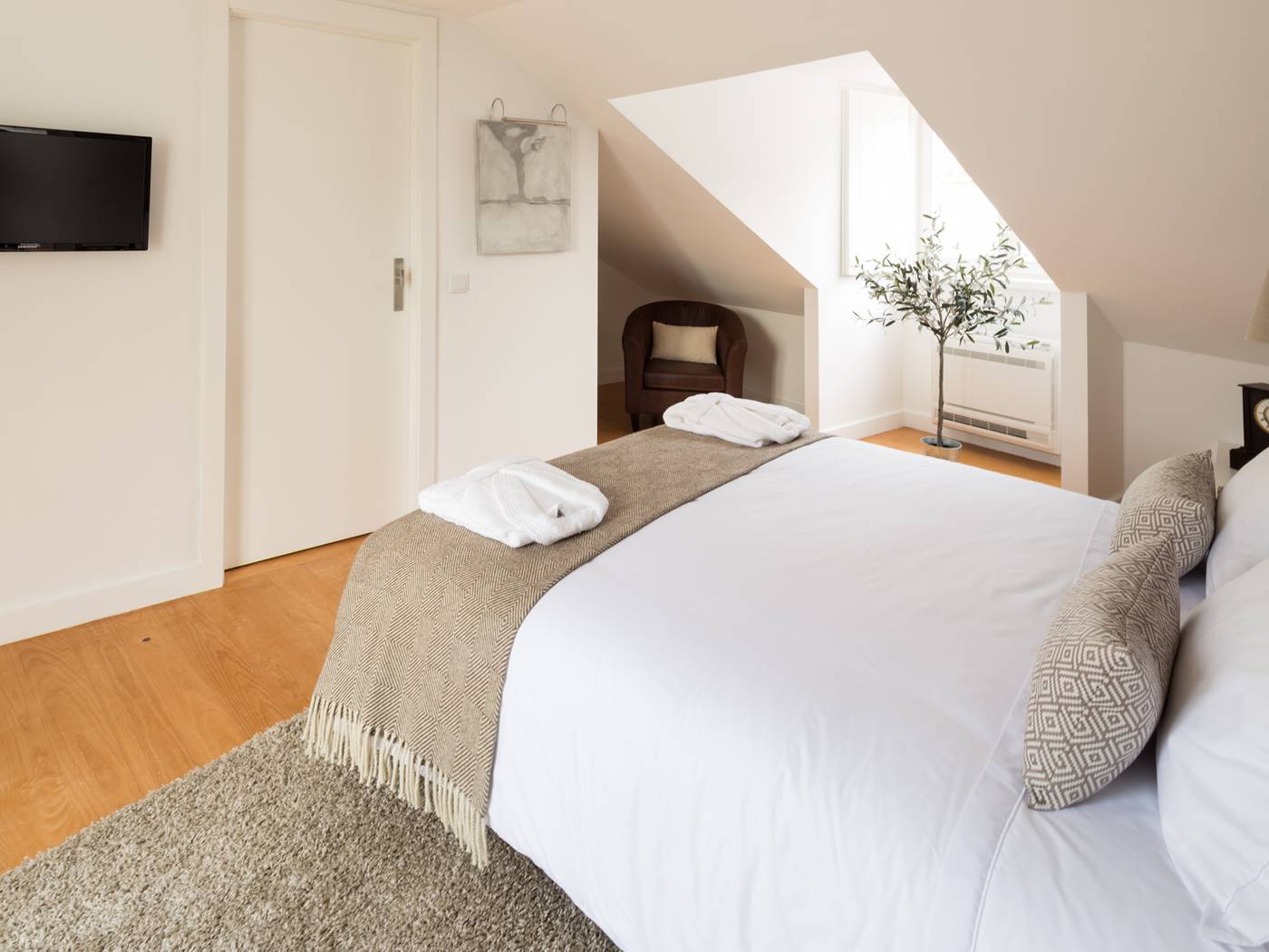 Dear-Lisbon-Charming-House-Room-25