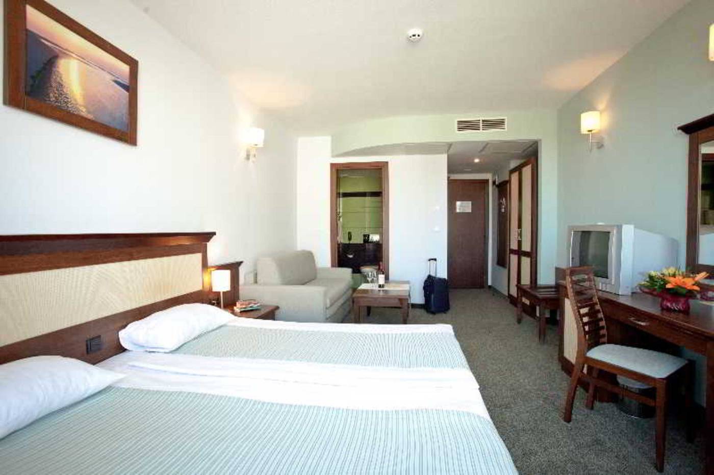 Lion-Sunny-Beach-Room-18