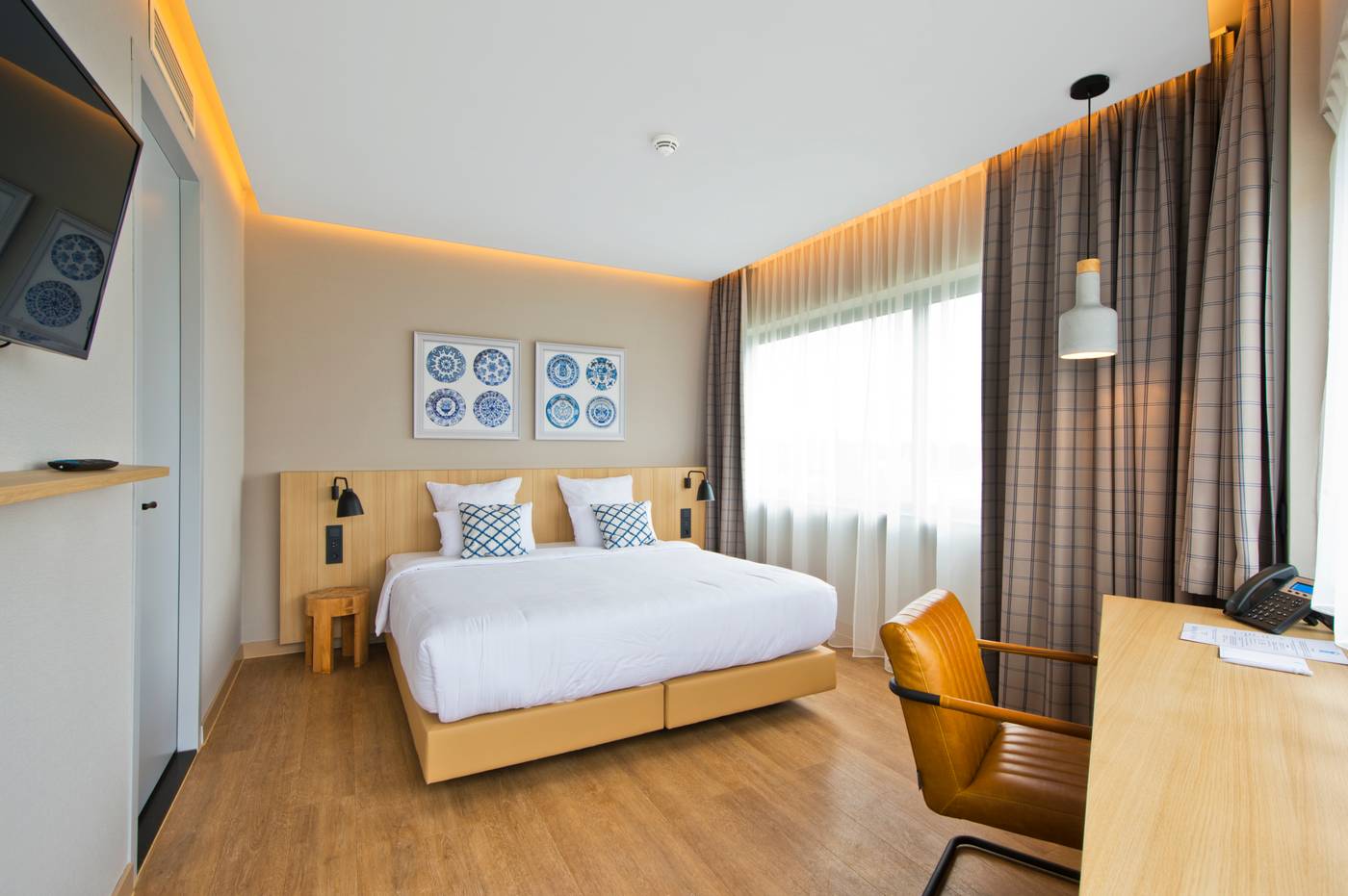 Urban-Lodge-Hotel-Room-33