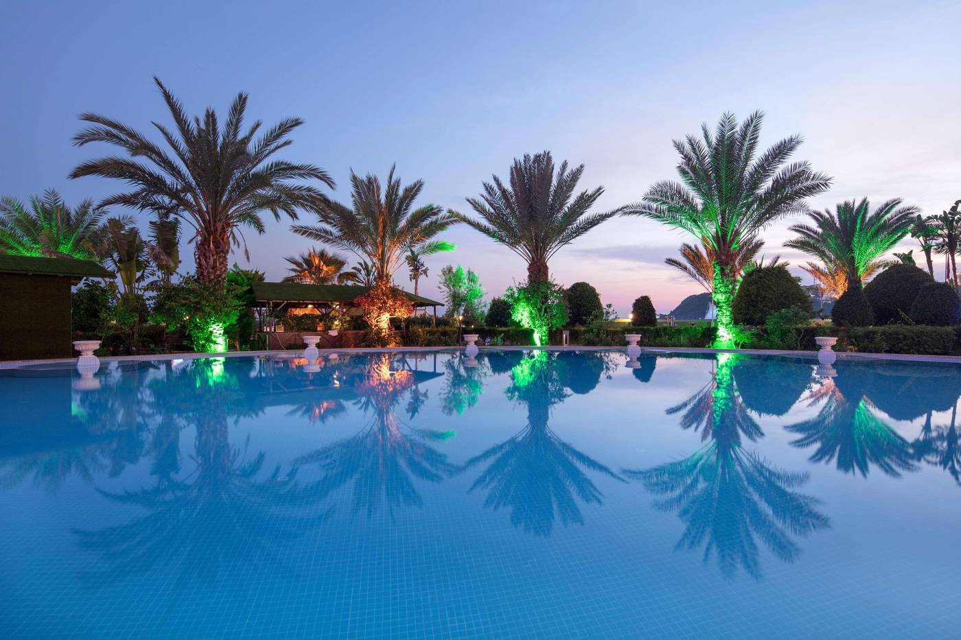 Granada-Luxury-Okurcalar-Pool-14