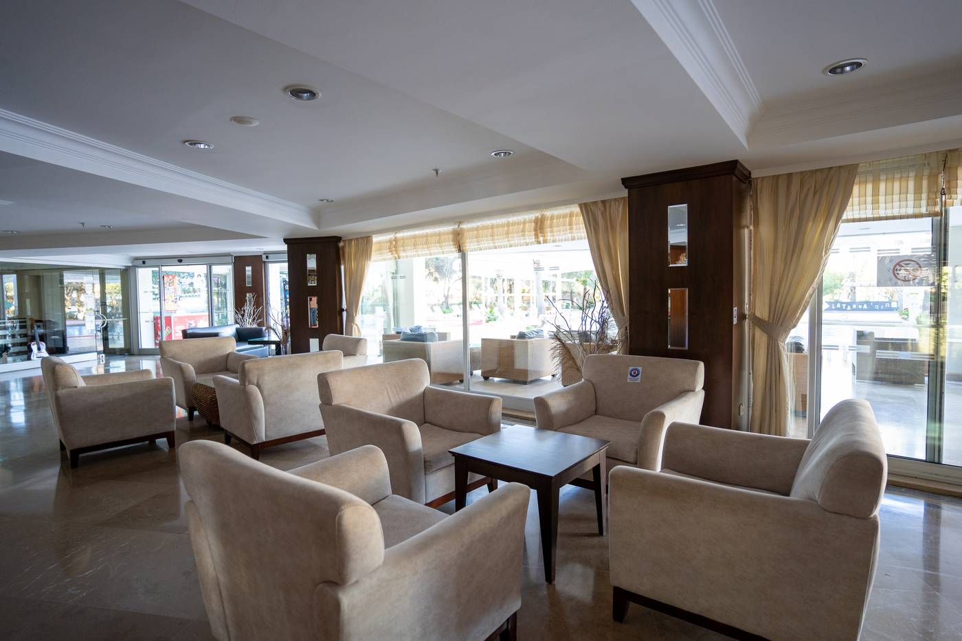 Latanya-Park-Resort-Lobby-26