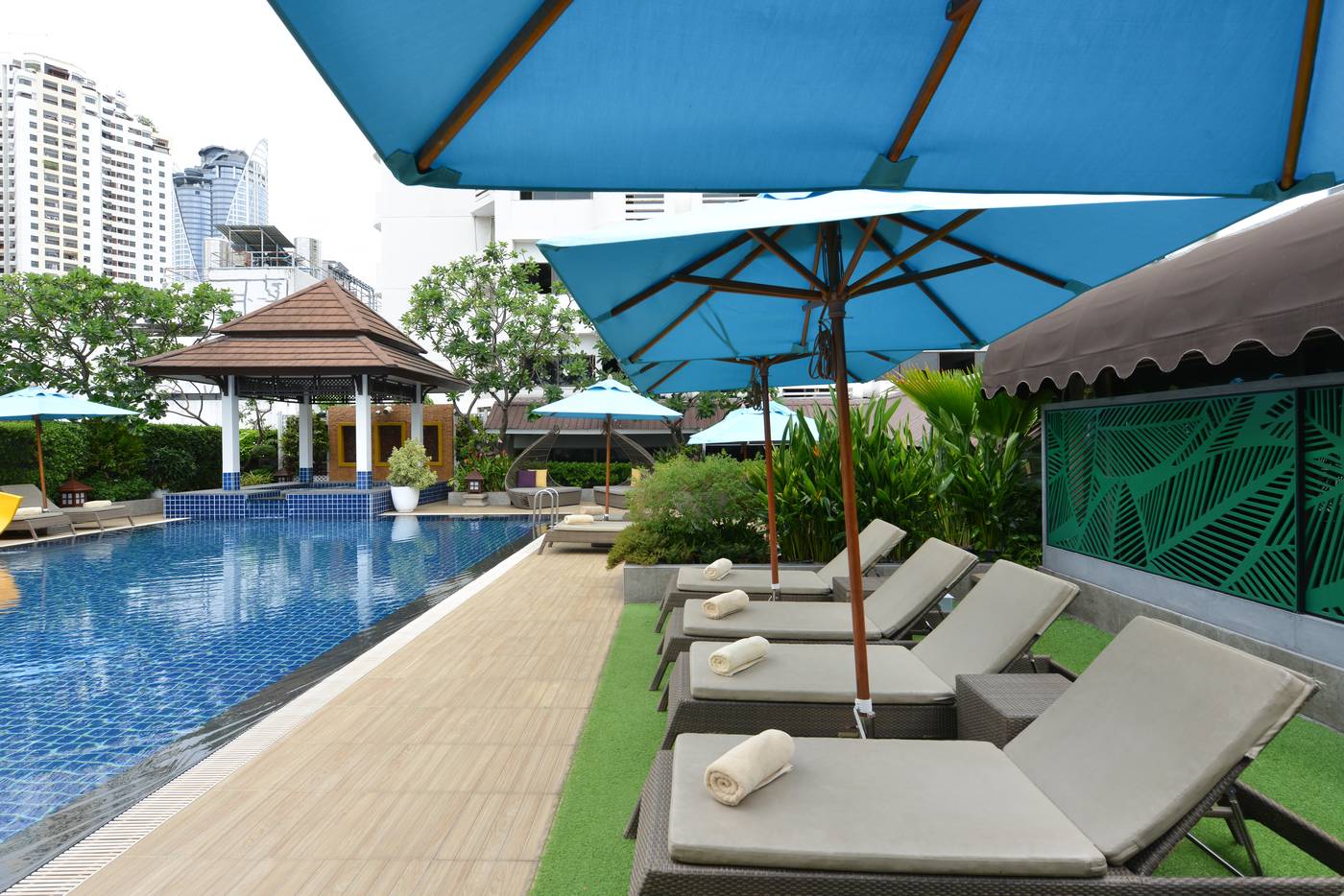 Centre-Point-Plus-Hotel-Pratunam-Pool-4