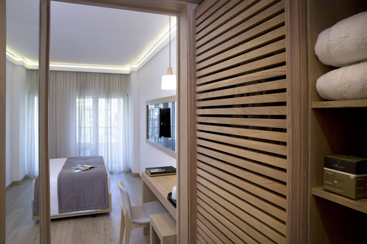 Golden-Age-of-Athens-Room-3