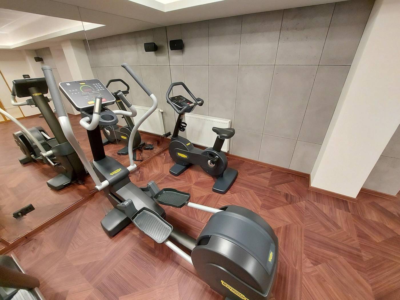 Sky-Hotel-Krakow-Sports-and-Entertainment-48