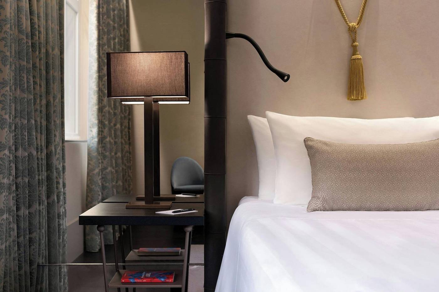 Sina-Bernini-Bristol--Autograph-Collection-Room-51