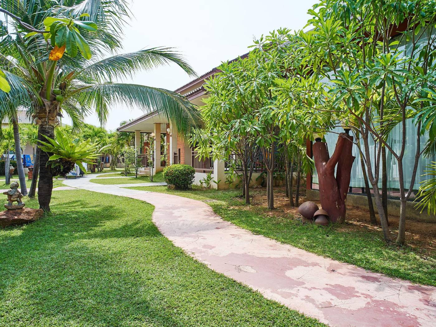 BLU-PINE-Villa---Pool-Access-General-view-20