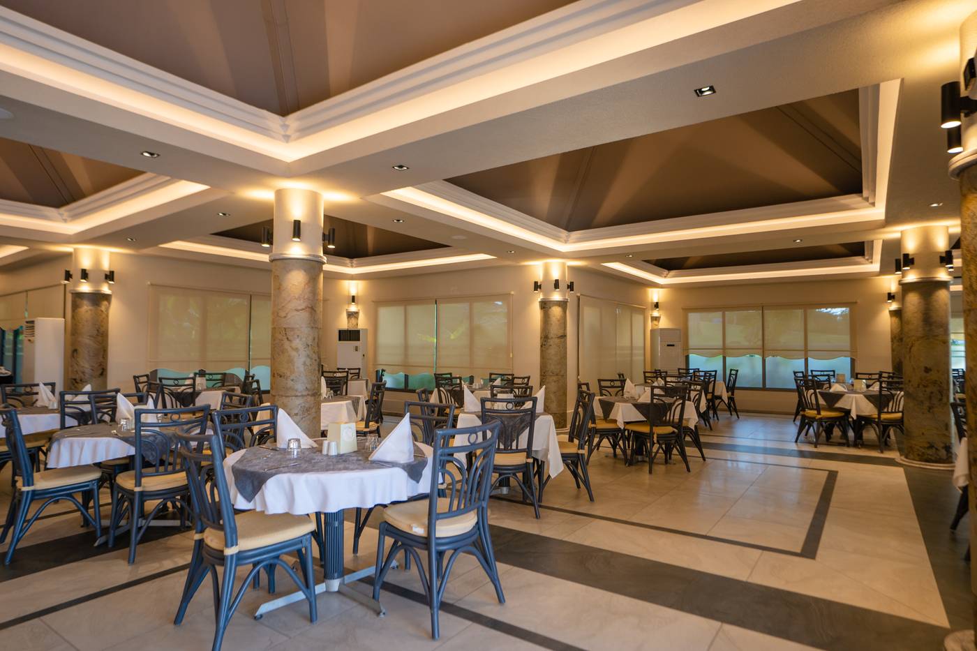 Grand-Blue-Sky-International-Restaurant-28