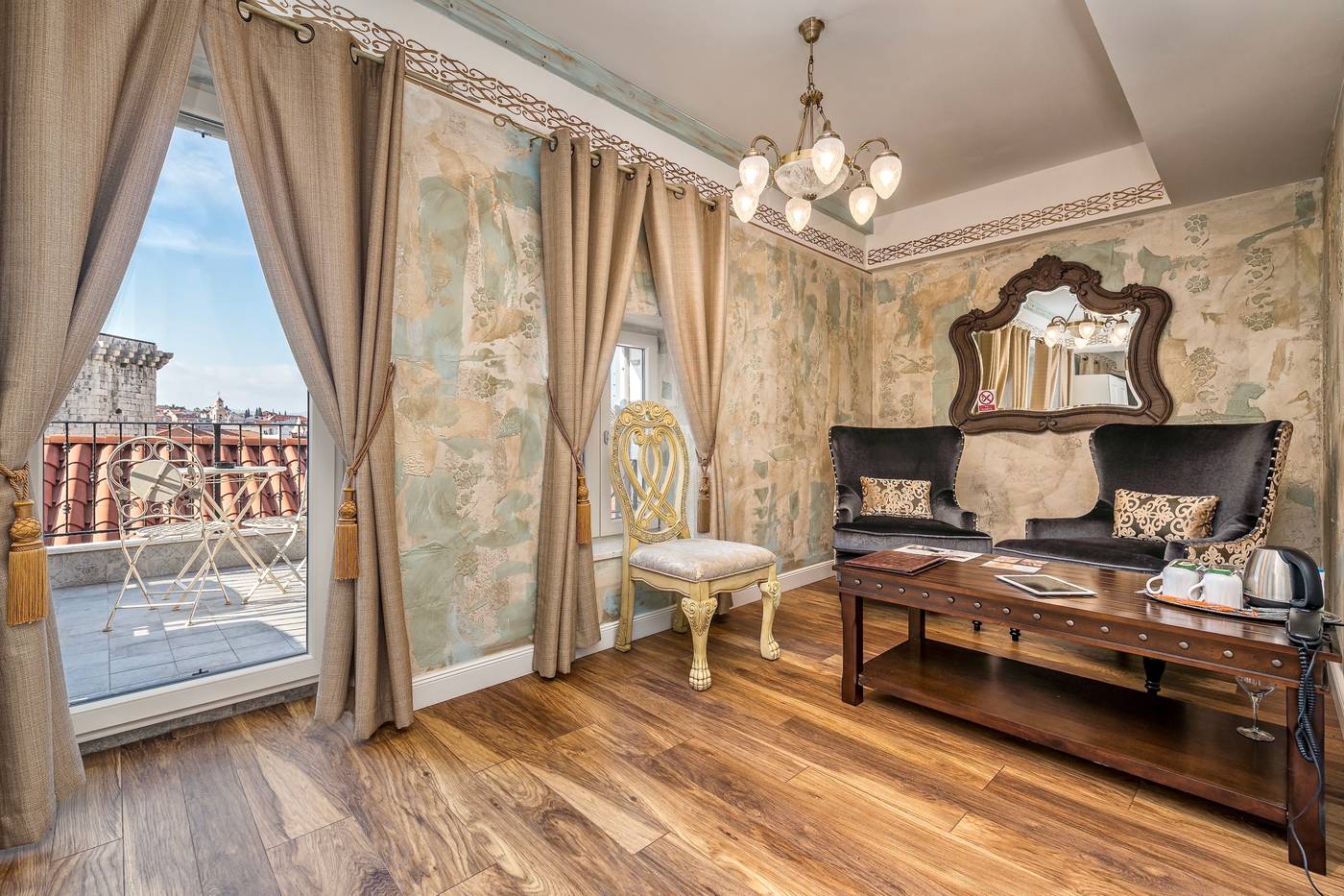 Plaza-Marchi-Old-Town---Quaint---Elegant-Hotels-Room-61