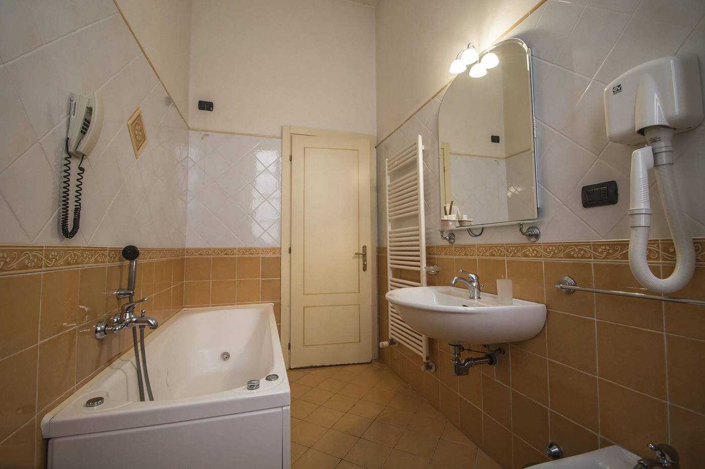 Palazzo-Busdraghi--Depoca-Room-34