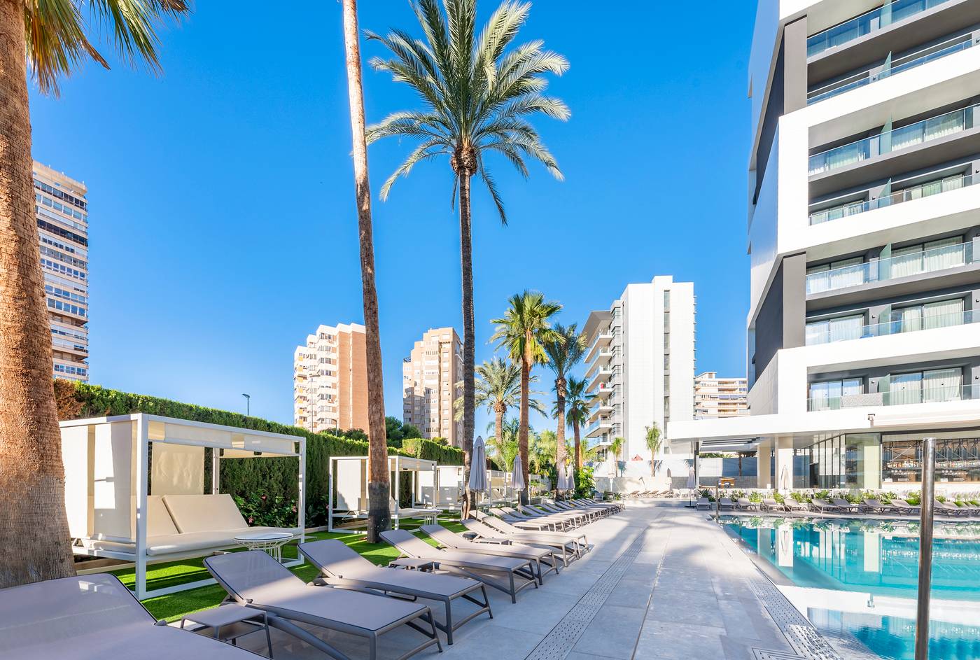 Port-Alicante--Playa-de-San-Juan-Pool-1