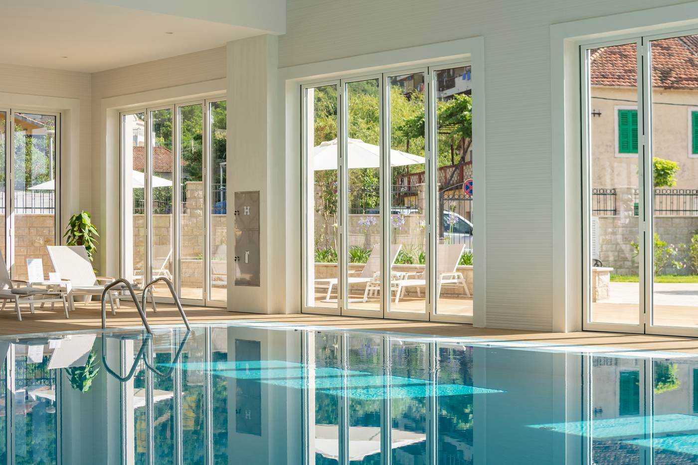 Lazure-Hotel---Marina-Pool-81