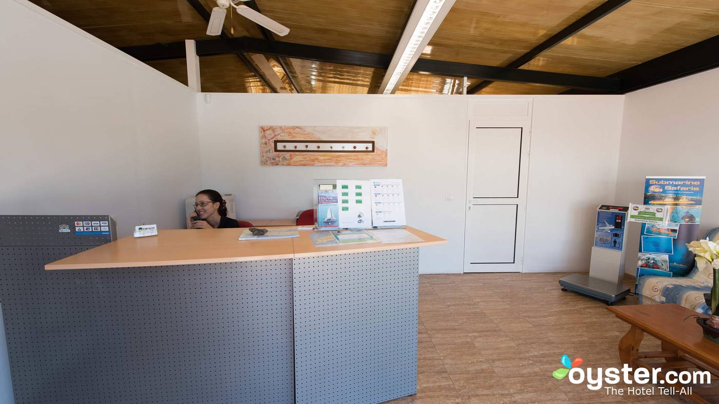 Palmeras-Garden-Lobby-63