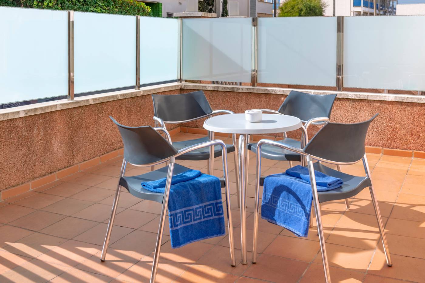 Apartamentos-Playa-De-Castelldefels-Room-5