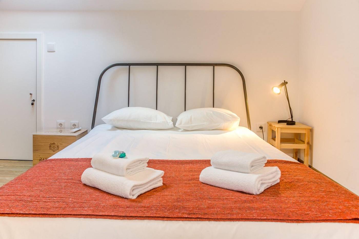 Home-Out-Rooms---Apartments-Room-79