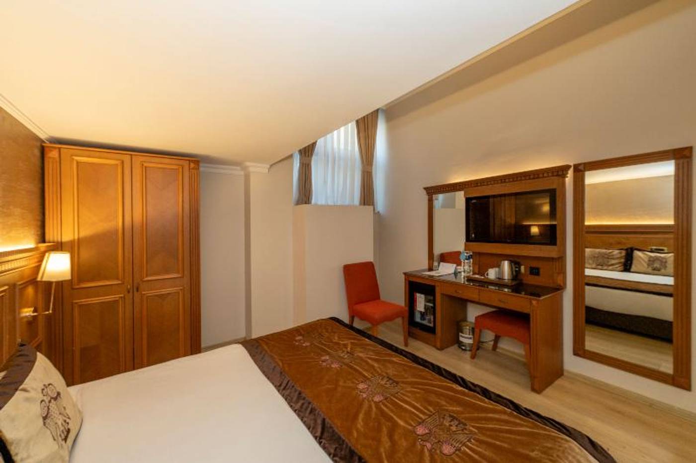 The-Byzantium-Hotel---Suites-Room-39