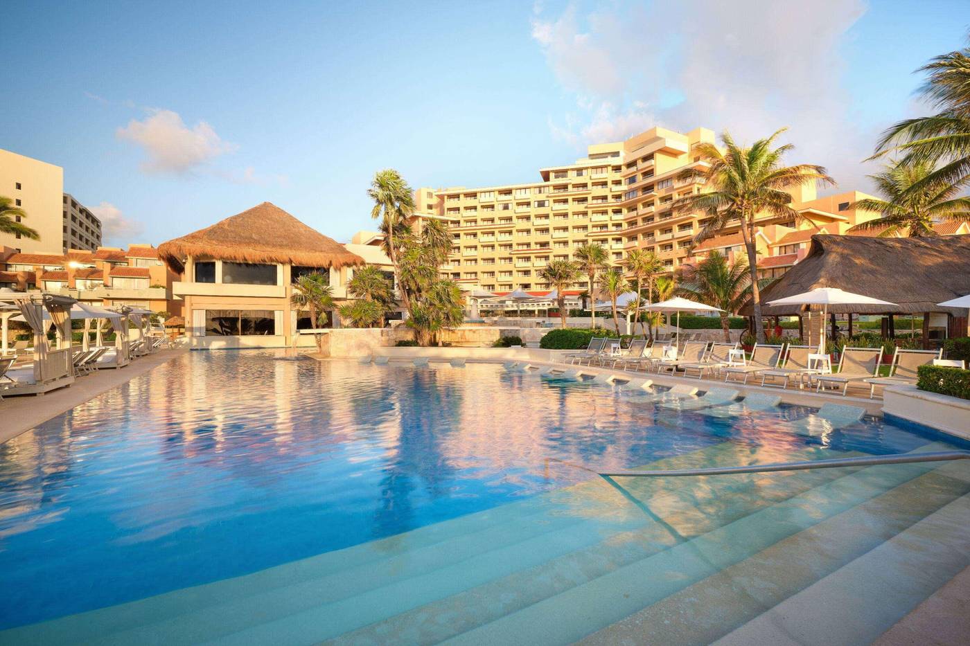 Wyndham-Grand-Cancun-All-Inclusive-Resort---Villas-Pool-4